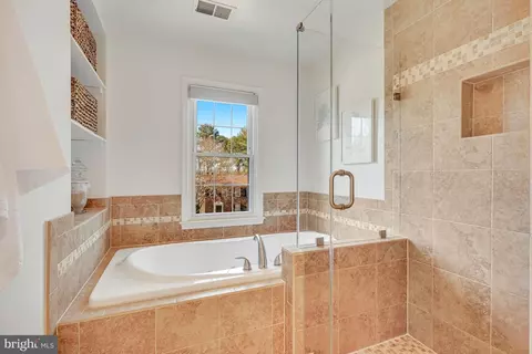 Bath - 1807 Post Oak Trl, Reston, VA 20191 photo 3 of 9