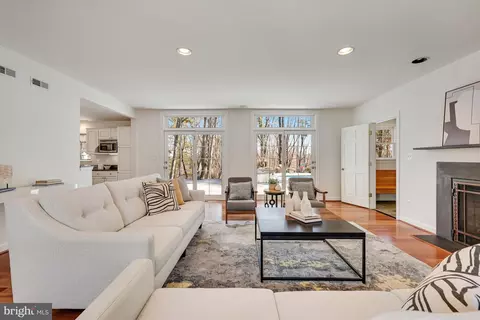 Living - 1807 Post Oak Trl, Reston, VA 20191 photo 5 of 10