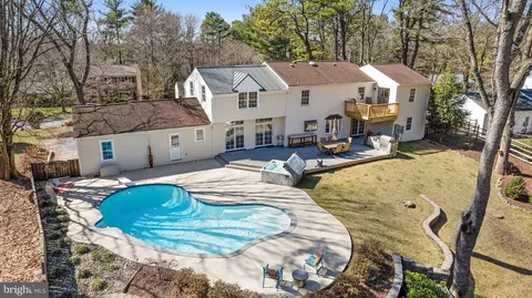 Exterior - 1807 Post Oak Trl, Reston, VA 20191 photo 23 of 23