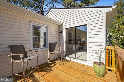 Exterior - 1807 Post Oak Trl, Reston, VA 20191 photo 7 of 23