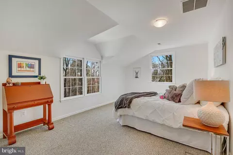 Bedroom - 1807 Post Oak Trl, Reston, VA 20191 photo 7 of 10