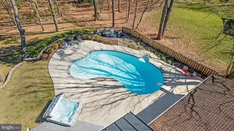 Exterior - 1807 Post Oak Trl, Reston, VA 20191 photo 22 of 23