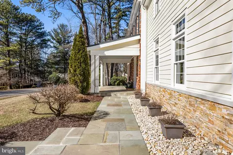 Exterior - 1807 Post Oak Trl, Reston, VA 20191 photo 4 of 23