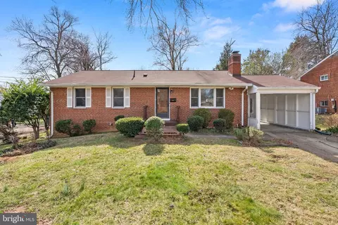7705 Heritage Dr, Annandale, VA 22003