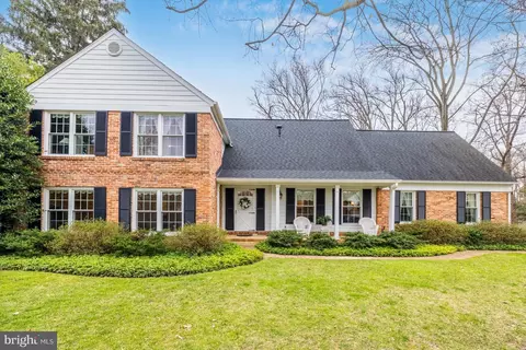 1179 Foxhound Ct, Mclean, VA 22102