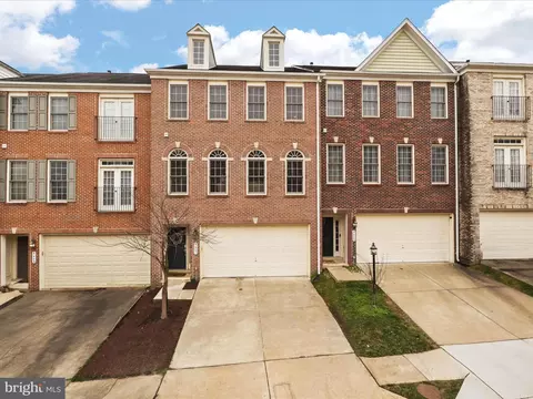 8407 Chaucer House Ct, Lorton, VA 22079