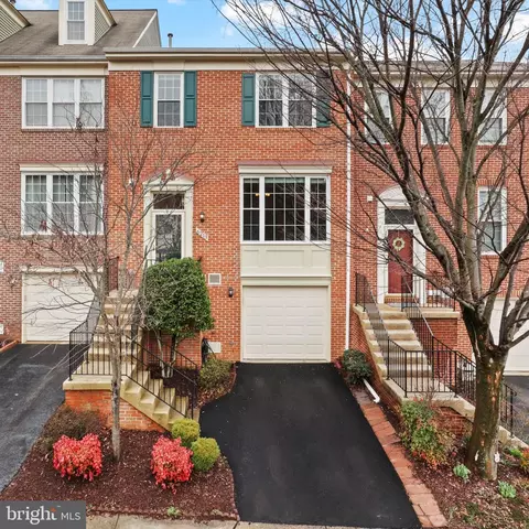 6213 Littlethorpe Ln, Alexandria, VA 22315