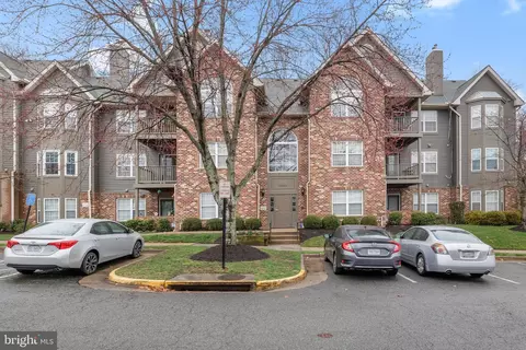 4124 E Monument Ct #201, Fairfax, VA 22033