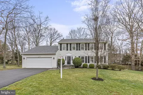 8402 Westpointe Dr, Fairfax Station, VA 22039