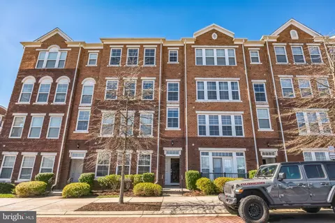 2949 Finsbury Pl #98, Fairfax, VA 22031
