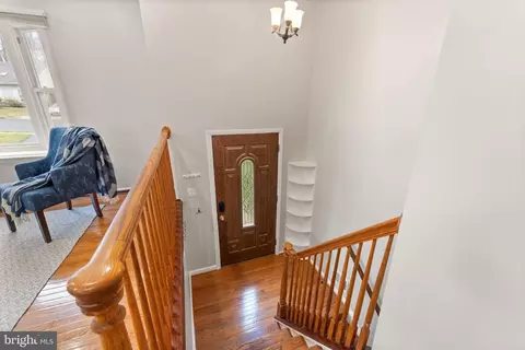 Entry Way - 7265 Linden Tree Ln, Springfield, VA 22152 photo 2 of 3
