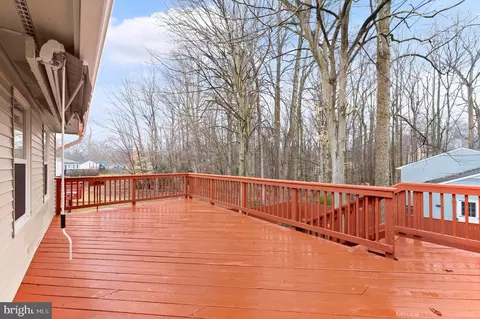 Exterior - 7265 Linden Tree Ln, Springfield, VA 22152 photo 9 of 17