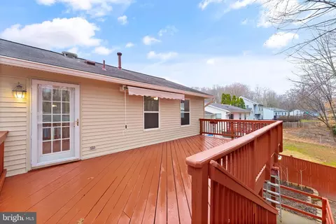 Exterior - 7265 Linden Tree Ln, Springfield, VA 22152 photo 11 of 17