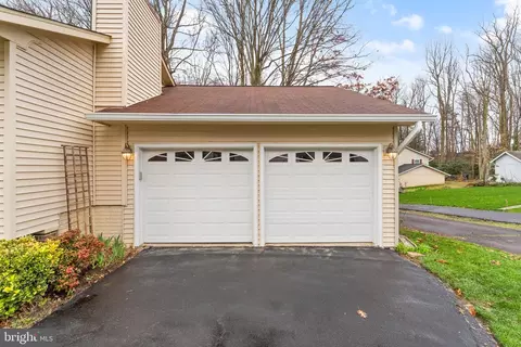 Exterior - 7265 Linden Tree Ln, Springfield, VA 22152 photo 5 of 17
