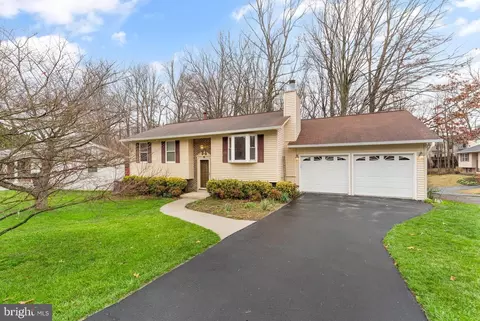 Exterior - 7265 Linden Tree Ln, Springfield, VA 22152 photo 2 of 17