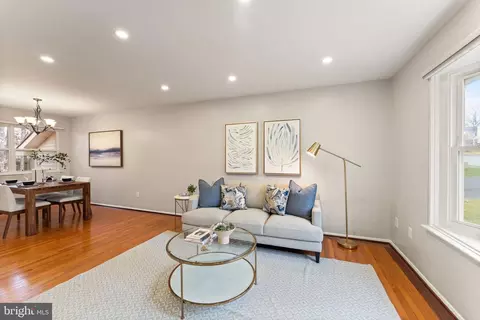 Living - 7265 Linden Tree Ln, Springfield, VA 22152 photo 4 of 6