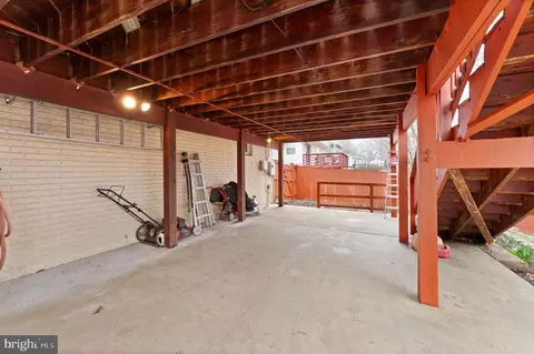 Exterior - 7265 Linden Tree Ln, Springfield, VA 22152 photo 12 of 17