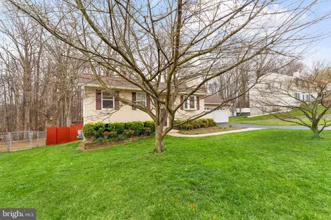 Exterior - 7265 Linden Tree Ln, Springfield, VA 22152 photo 4 of 17