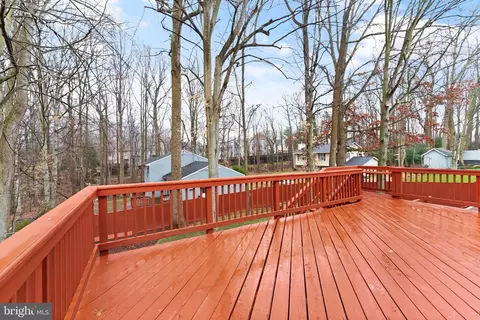 Exterior - 7265 Linden Tree Ln, Springfield, VA 22152 photo 10 of 17