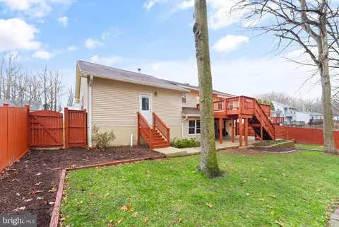 Exterior - 7265 Linden Tree Ln, Springfield, VA 22152 photo 15 of 17