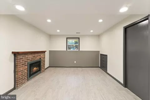 Living - 7265 Linden Tree Ln, Springfield, VA 22152 photo 5 of 6