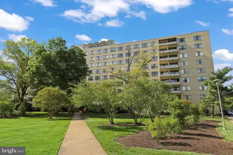 6621 Wakefield Dr #803, Alexandria, VA 22307