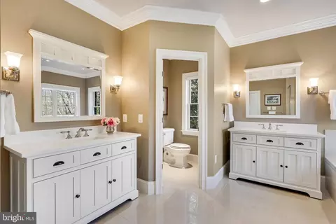 Bath - 817 Carrie Ct, Mclean, VA 22101 photo 6 of 11