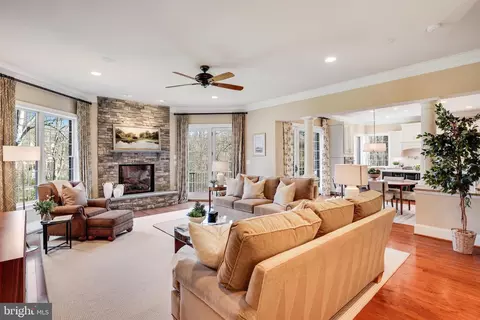 Living - 817 Carrie Ct, Mclean, VA 22101 photo 5 of 11
