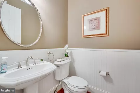 Bath - 817 Carrie Ct, Mclean, VA 22101 photo 2 of 11