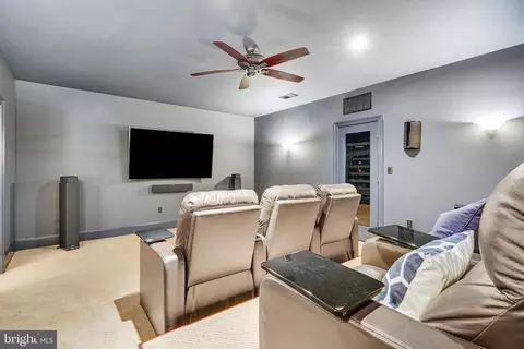 Living - 817 Carrie Ct, Mclean, VA 22101 photo 11 of 11