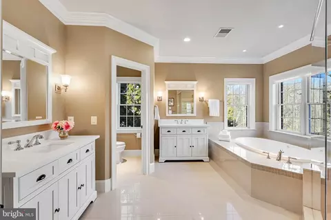 Bath - 817 Carrie Ct, Mclean, VA 22101 photo 3 of 11