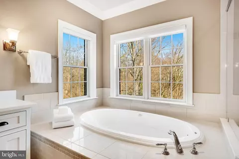Bath - 817 Carrie Ct, Mclean, VA 22101 photo 5 of 11