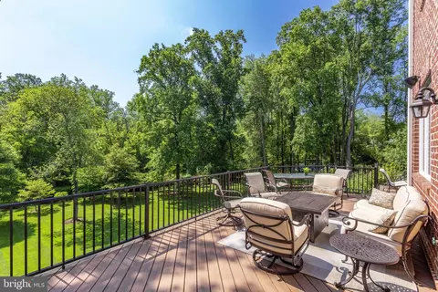 Exterior - 817 Carrie Ct, Mclean, VA 22101 photo 7 of 11