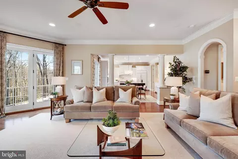 Living - 817 Carrie Ct, Mclean, VA 22101 photo 4 of 11