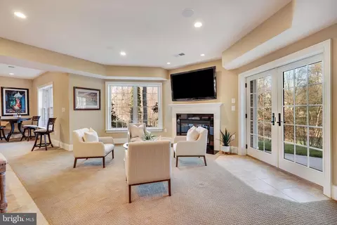 Living - 817 Carrie Ct, Mclean, VA 22101 photo 8 of 11