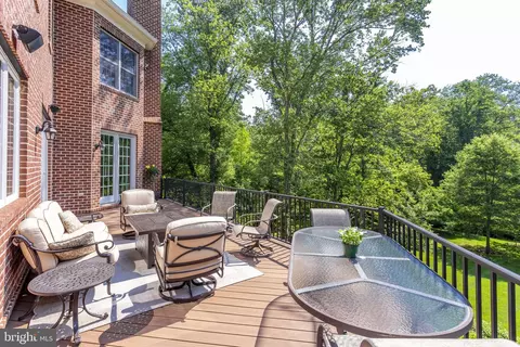 Exterior - 817 Carrie Ct, Mclean, VA 22101 photo 6 of 11