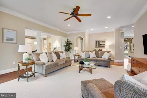 Living - 817 Carrie Ct, Mclean, VA 22101 photo 3 of 11