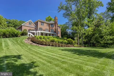 Exterior - 817 Carrie Ct, Mclean, VA 22101 photo 5 of 11