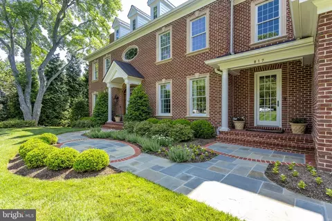 Exterior - 817 Carrie Ct, Mclean, VA 22101 photo 4 of 11