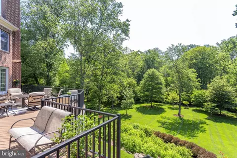 Exterior - 817 Carrie Ct, Mclean, VA 22101 photo 8 of 11
