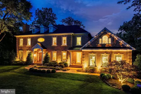 Exterior - 817 Carrie Ct, Mclean, VA 22101 photo 3 of 11