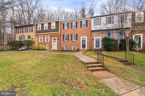 Exterior - 5865 Banning Pl, Burke, VA 22015 photo 3 of 4