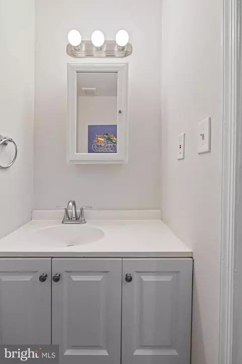 Bath - 5865 Banning Pl, Burke, VA 22015 photo 1 of 9