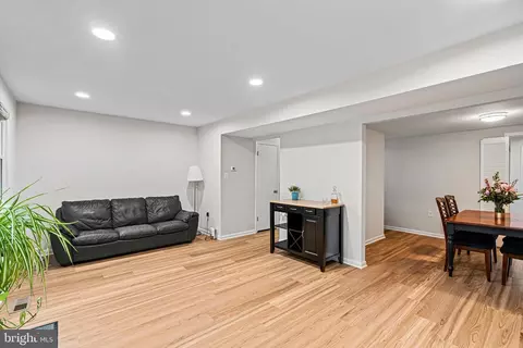 Living - 5865 Banning Pl, Burke, VA 22015 photo 6 of 6