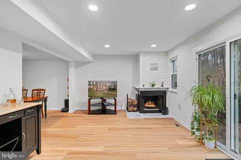 Living - 5865 Banning Pl, Burke, VA 22015 photo 1 of 6