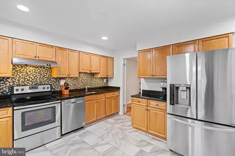 Kitchen - 5865 Banning Pl, Burke, VA 22015 photo 1 of 4