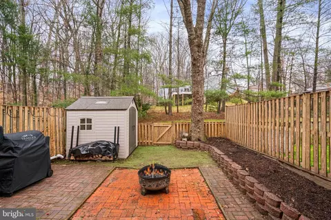 Exterior - 5865 Banning Pl, Burke, VA 22015 photo 2 of 4