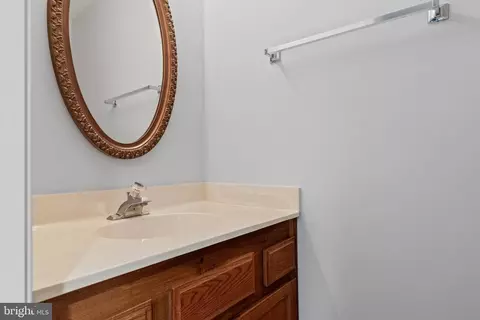 Bath - 9124 Blarney Stone Dr, Springfield, VA 22152 photo 5 of 5