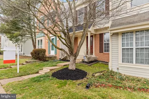 Exterior - 9124 Blarney Stone Dr, Springfield, VA 22152 photo 2 of 10