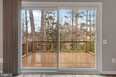 Exterior - 9124 Blarney Stone Dr, Springfield, VA 22152 photo 6 of 10